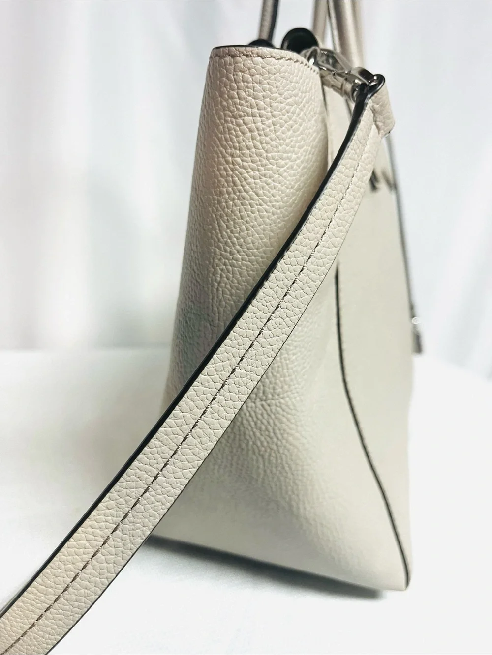 Michael Kors Pebble Leather Beige Cream Tote with Lock Charm - Picture 6 of 16
